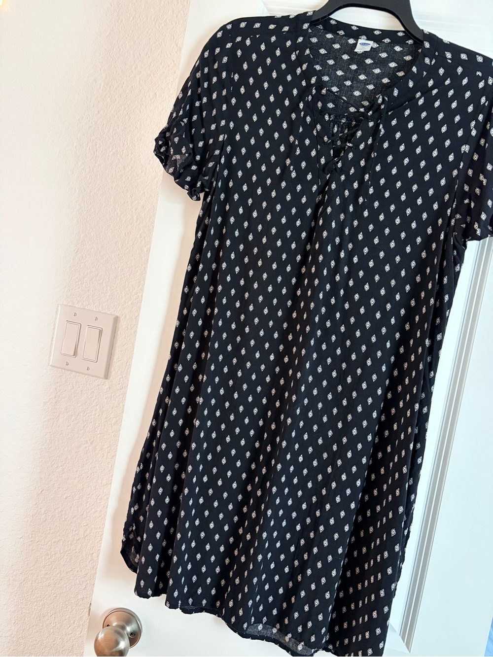 Old Navy Black Short-Sleeve Printed Tunic with Tie Detail